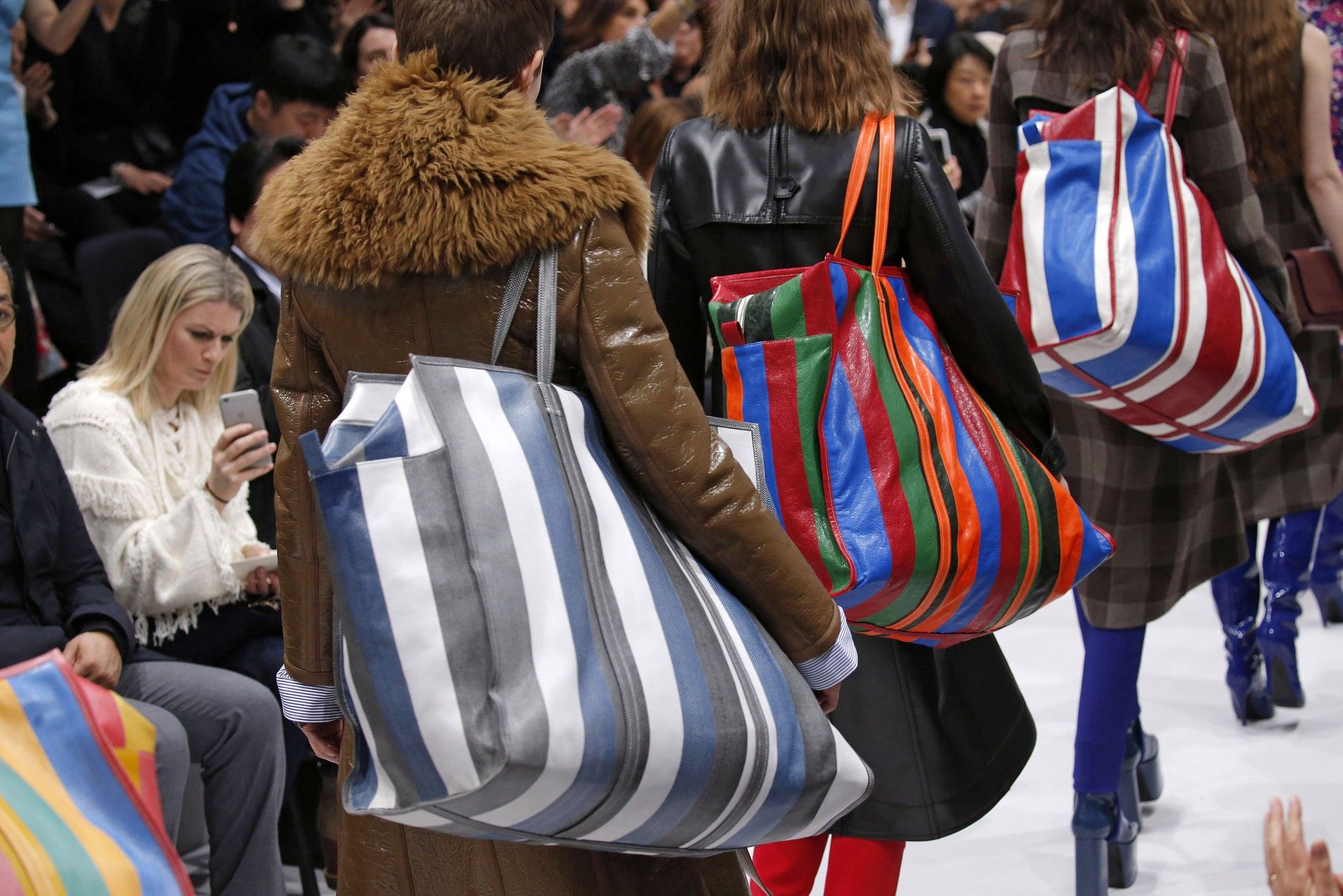 Коллекция Balenciaga прет-а-порте сезона осень-зима 2016-2017_45