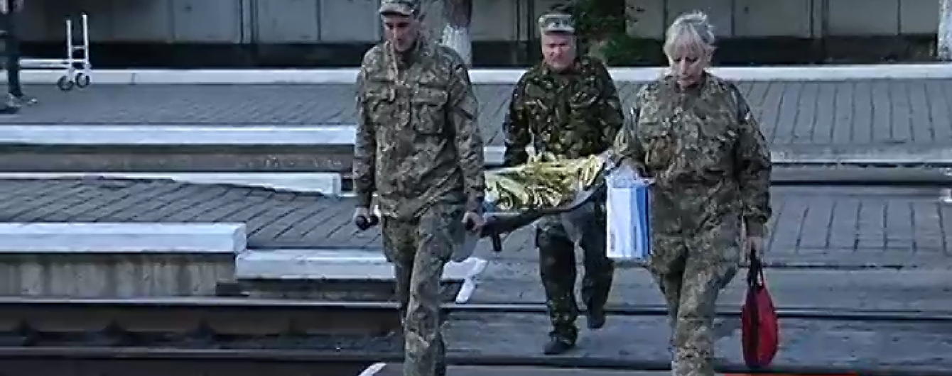 У Дніпропетровськ прибув потяг із пораненими під Авдіївкою бійцями