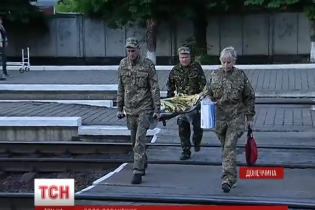 У Дніпропетровськ прибув потяг із пораненими під Авдіївкою бійцями