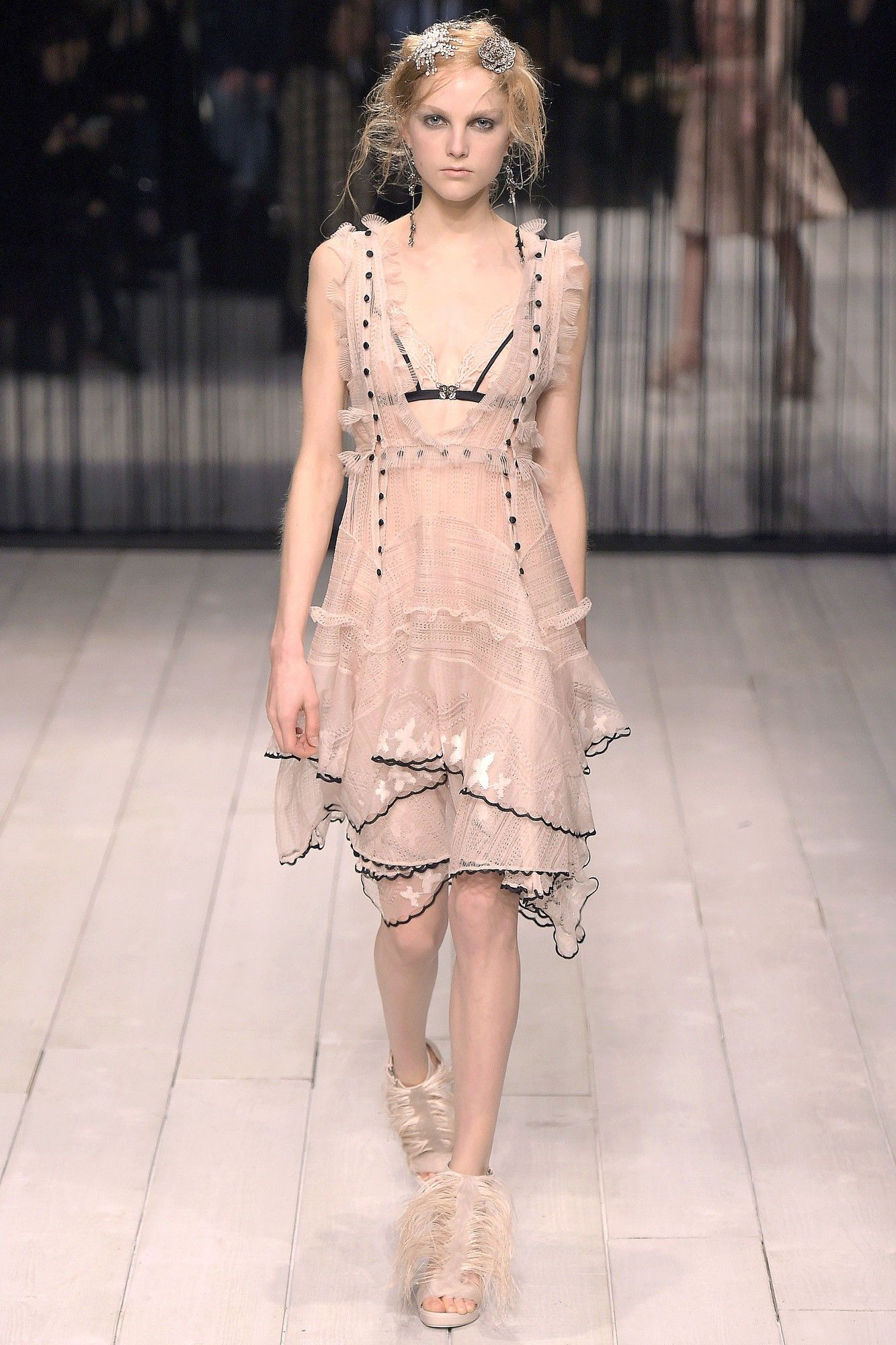 Коллекця Alexander McQueen прет-а-порте сезона осень-зима 2016-2017_12