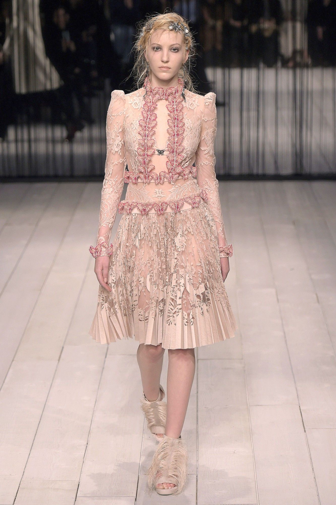 Коллекця Alexander McQueen прет-а-порте сезона осень-зима 2016-2017_15