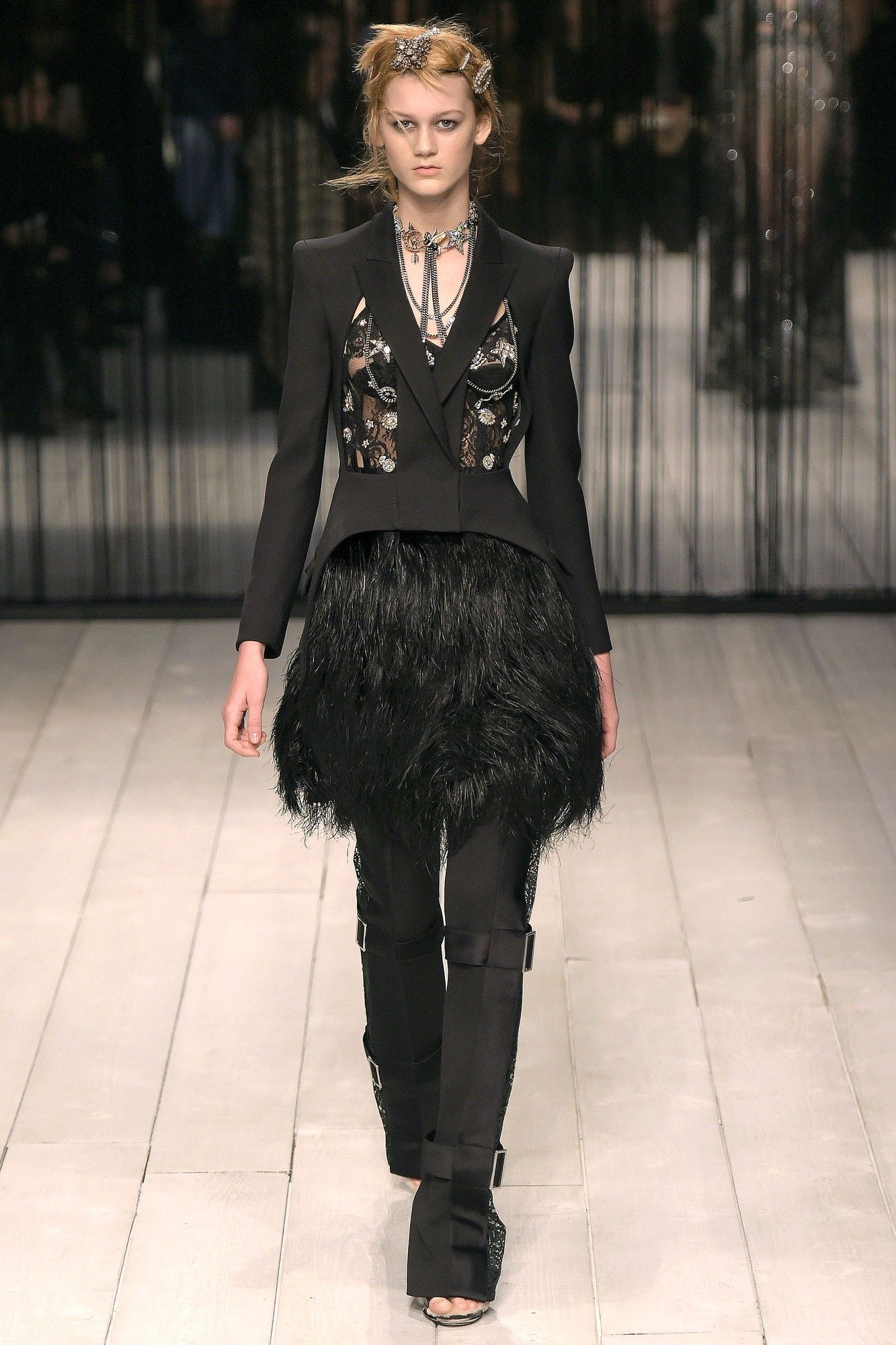 Коллекця Alexander McQueen прет-а-порте сезона осень-зима 2016-2017_31