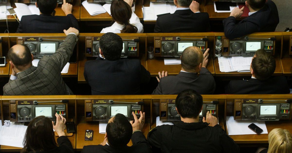 Нардепы не смогли начать заседание ВР и разошлись на политические консультации