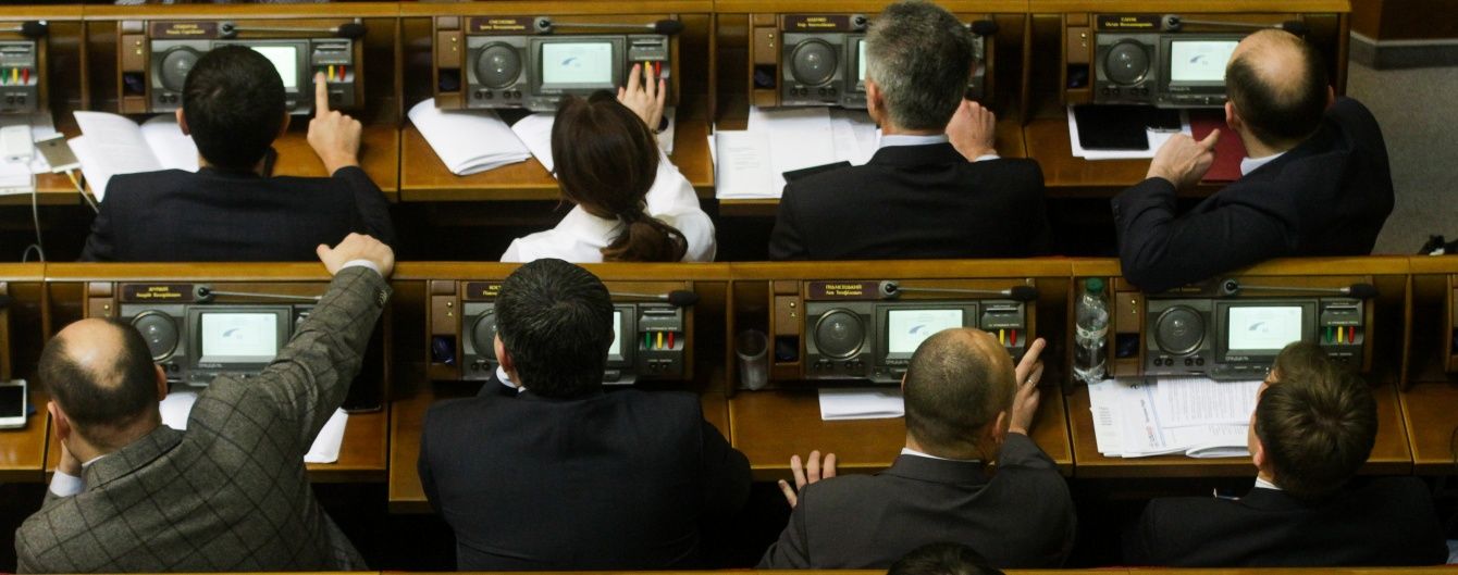В новый парламент пройдут только четыре партии, еще три находятся на грани – опрос