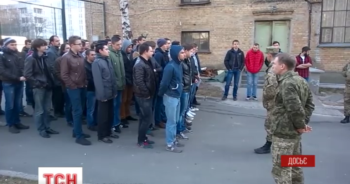 В Киеве призывник выбросился из окна третьего этажа военкомата