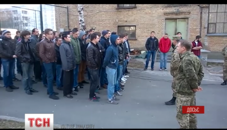 В Киеве призывник выбросился из окна третьего этажа военкомата
