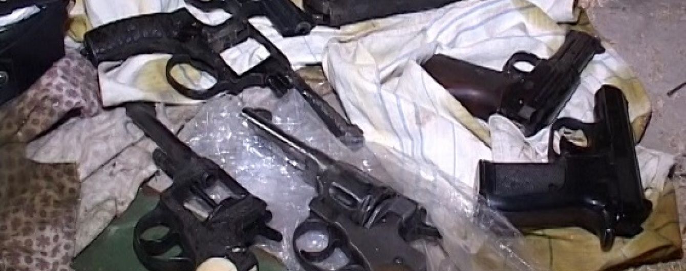 Власник виявленого в Києві арсеналу зброї повісився
