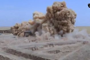 Боевики "ИГ" выложили в Сеть видео уничтожения 2500-летнего храма в Ираке