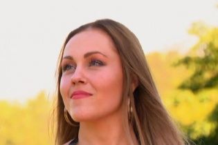 Співачку Alyosha шокував дорогий подарунок від друзів на ювілей