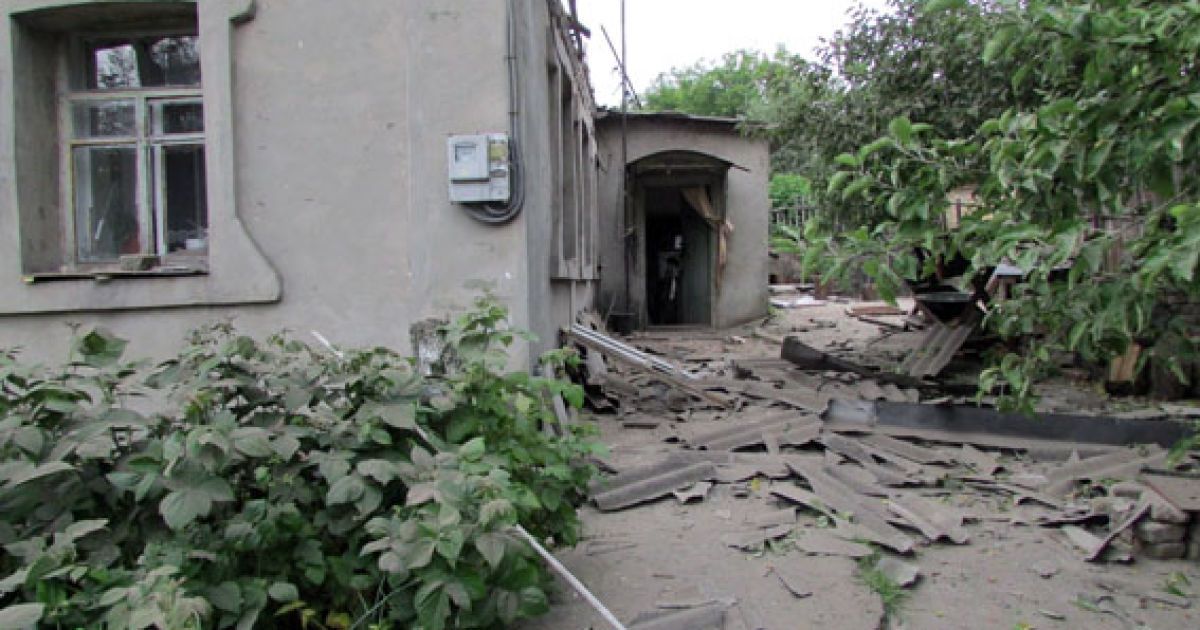 Бойовики важко поранили 77-річну пенсіонерку під час обстрілу Мар'їнки