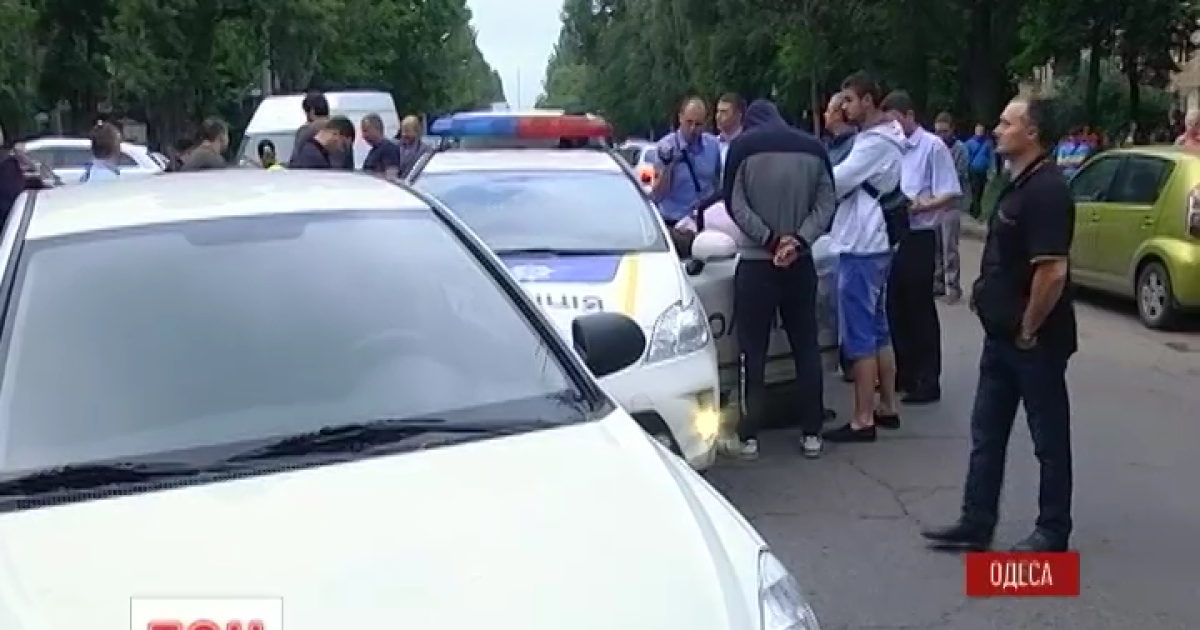 В Одесі з погонею та стріляниною затримали двох патрульних-хабарників