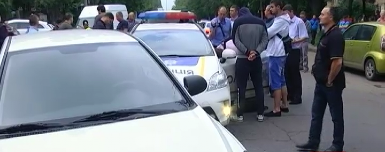В Одесі з погонею та стріляниною затримали двох патрульних-хабарників