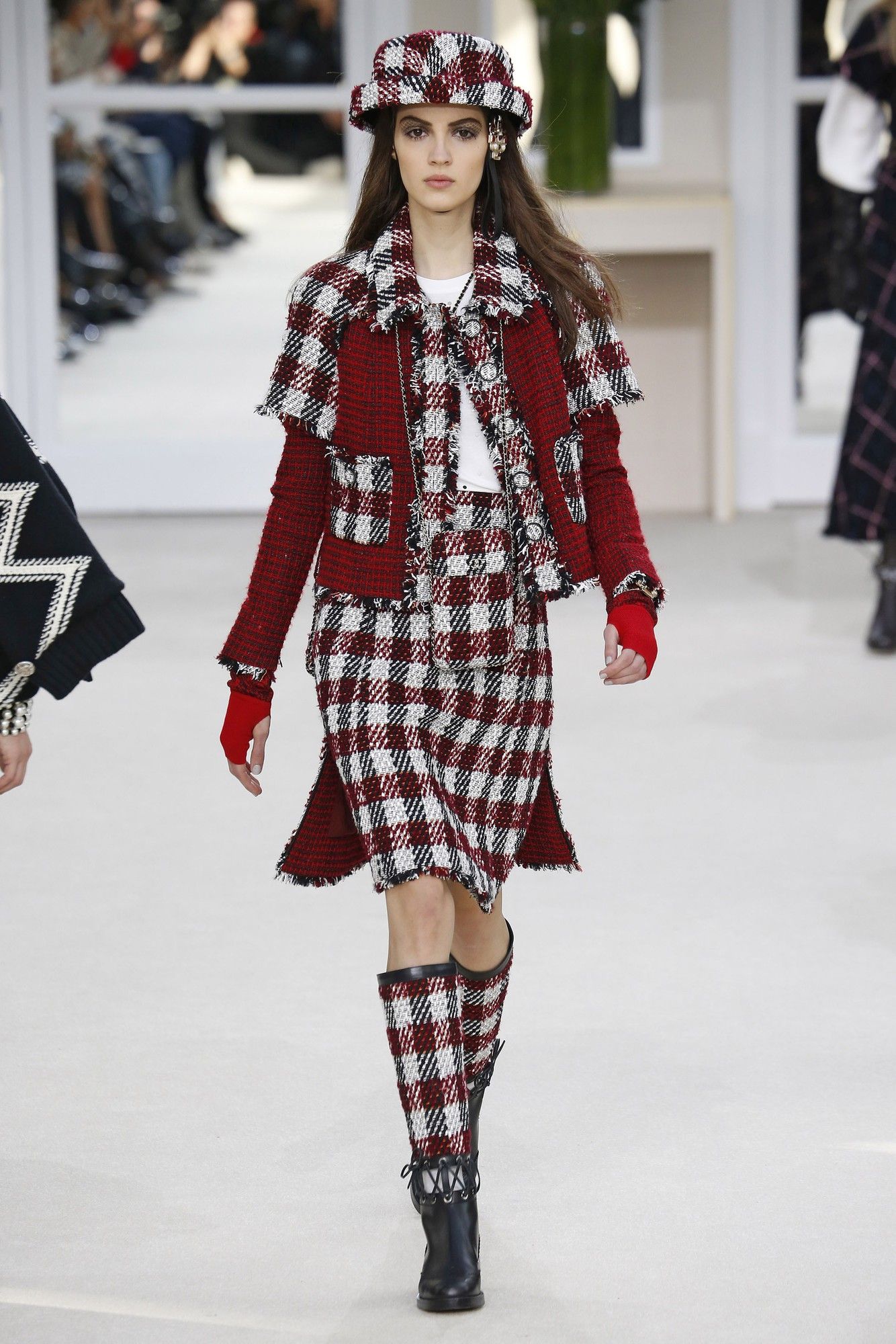 Коллекция Chanel прет-а-порте сезона осень-зима 2016-2017_24
