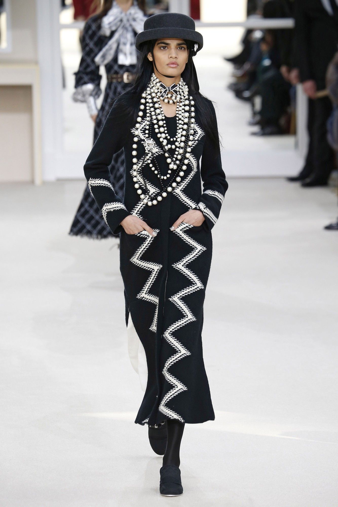Коллекция Chanel прет-а-порте сезона осень-зима 2016-2017_23