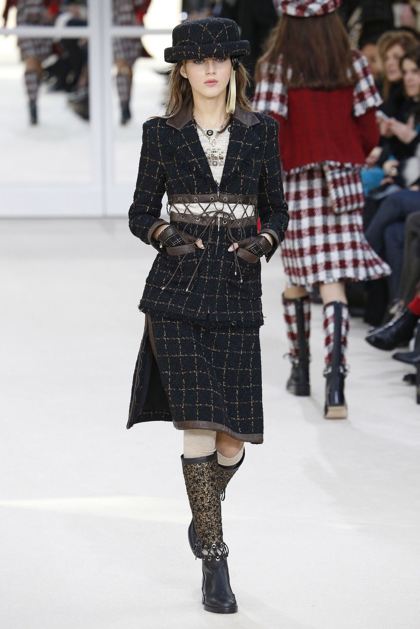 Коллекция Chanel прет-а-порте сезона осень-зима 2016-2017_28