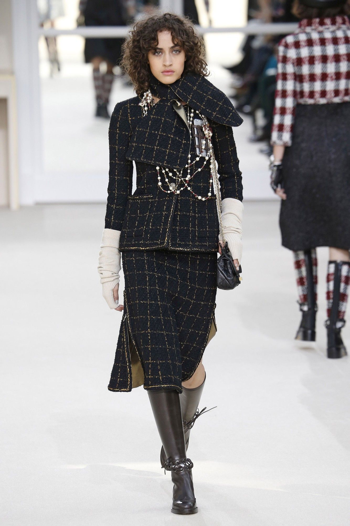 Коллекция Chanel прет-а-порте сезона осень-зима 2016-2017_30