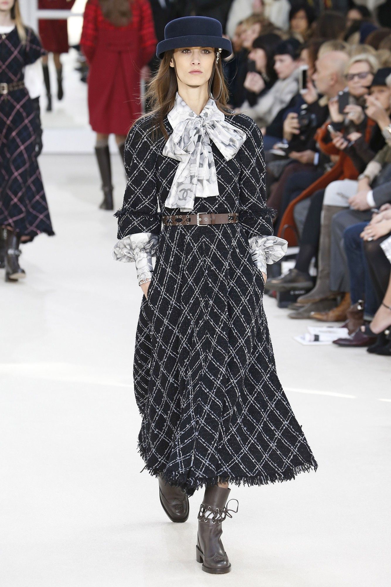 Коллекция Chanel прет-а-порте сезона осень-зима 2016-2017_25