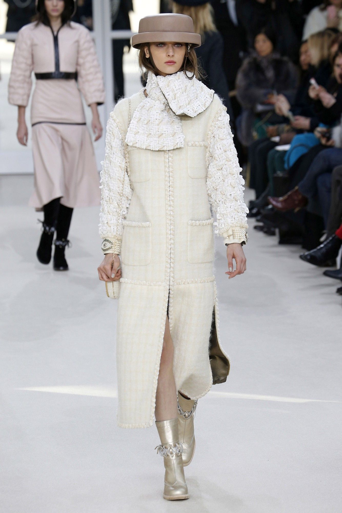 Коллекция Chanel прет-а-порте сезона осень-зима 2016-2017_50