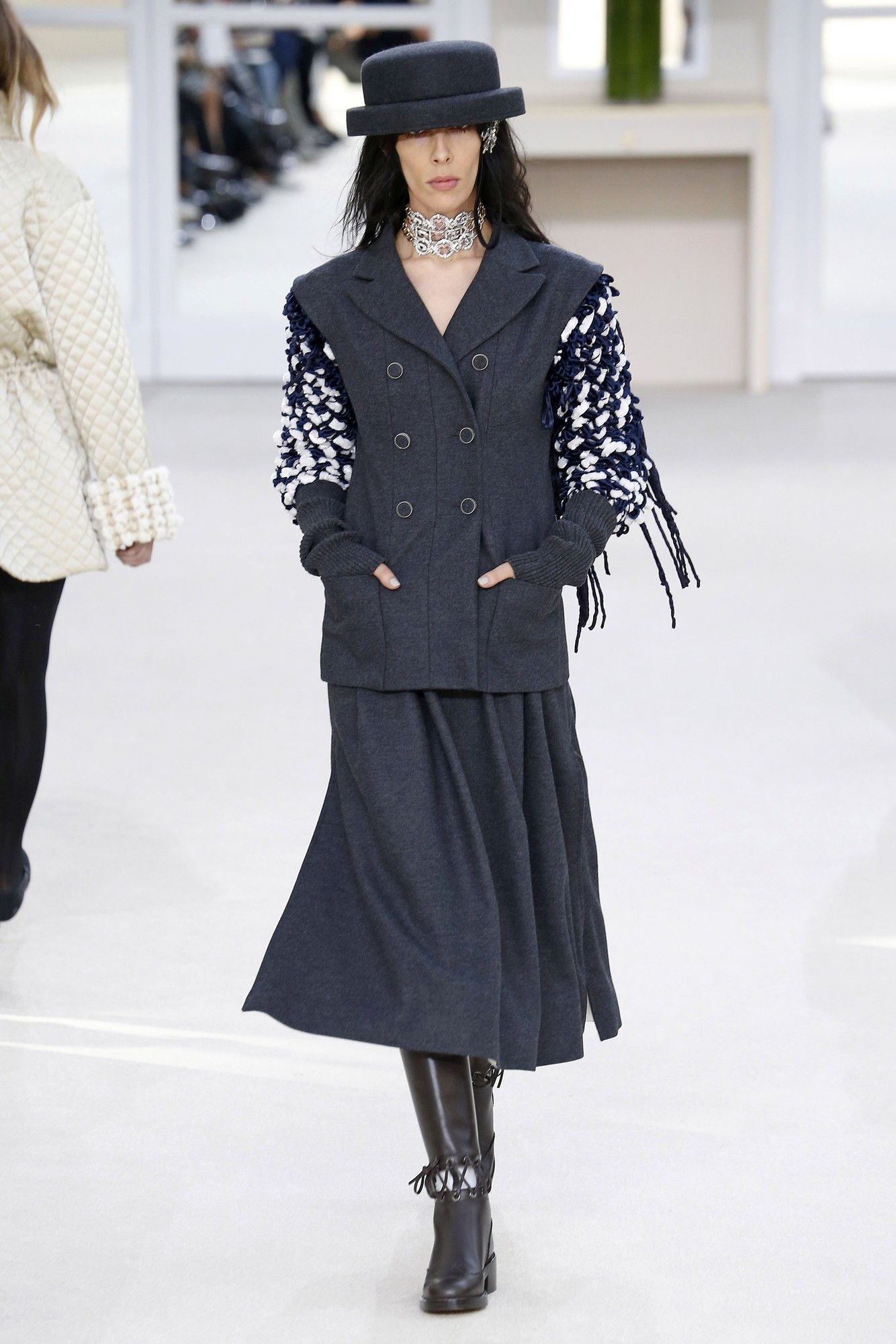 Коллекция Chanel прет-а-порте сезона осень-зима 2016-2017_42