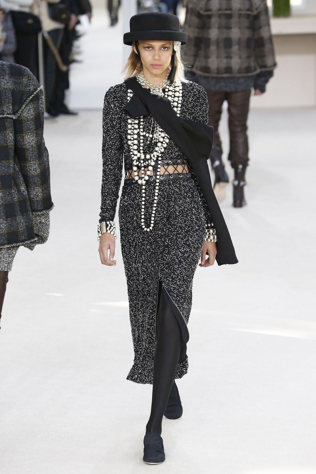 Коллекция Chanel прет-а-порте сезона осень-зима 2016-2017_78