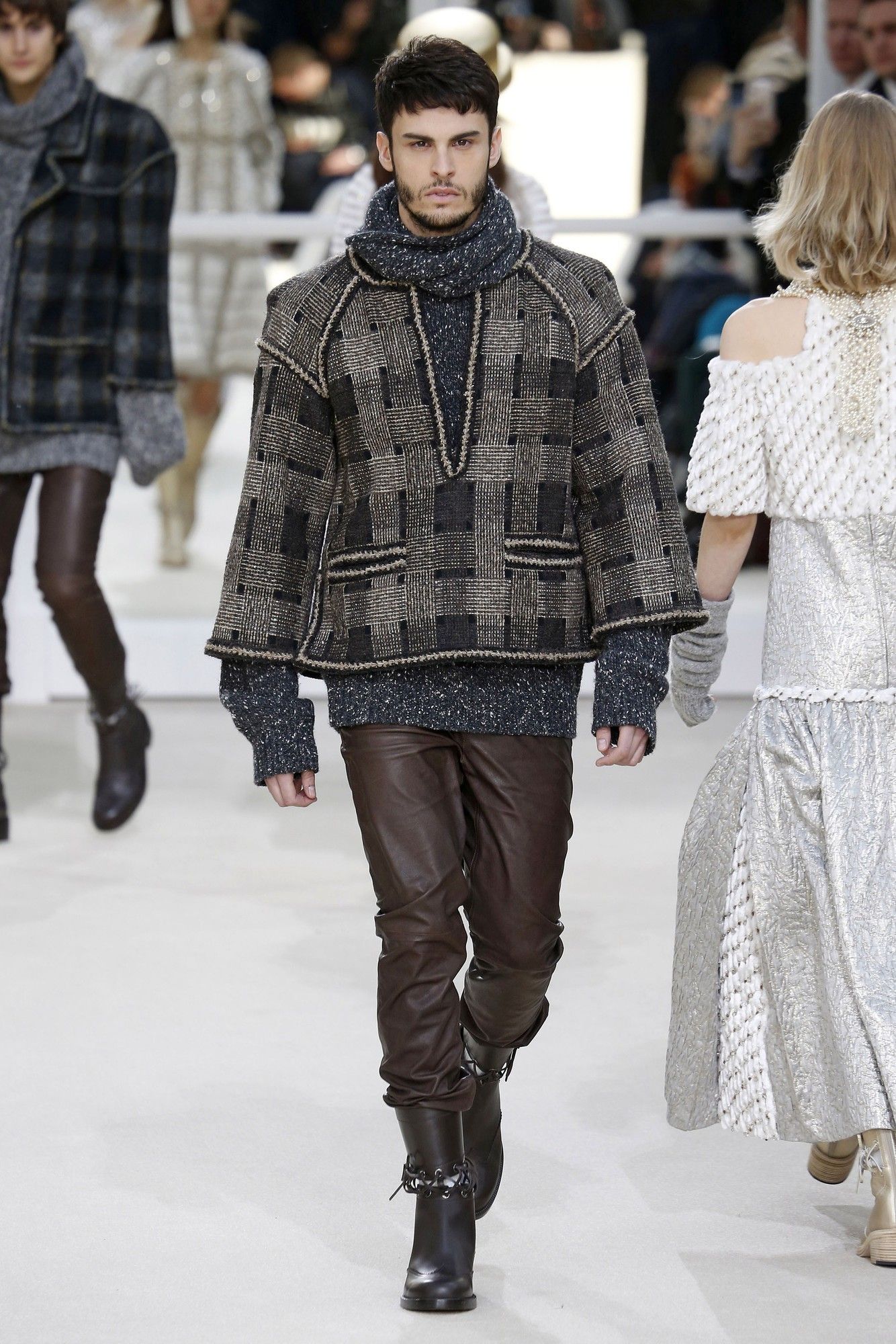 Коллекция Chanel прет-а-порте сезона осень-зима 2016-2017_76