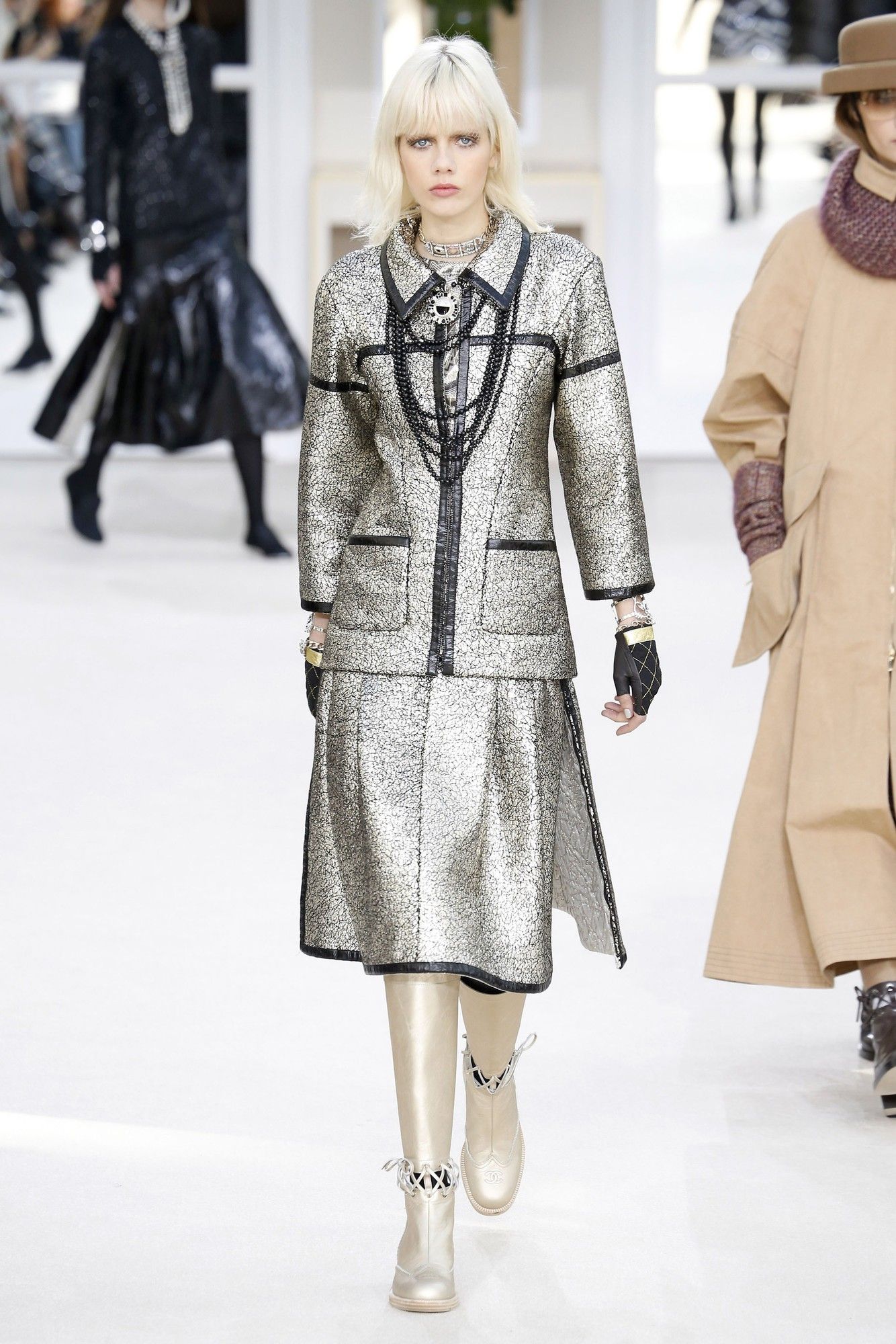Коллекция Chanel прет-а-порте сезона осень-зима 2016-2017_64