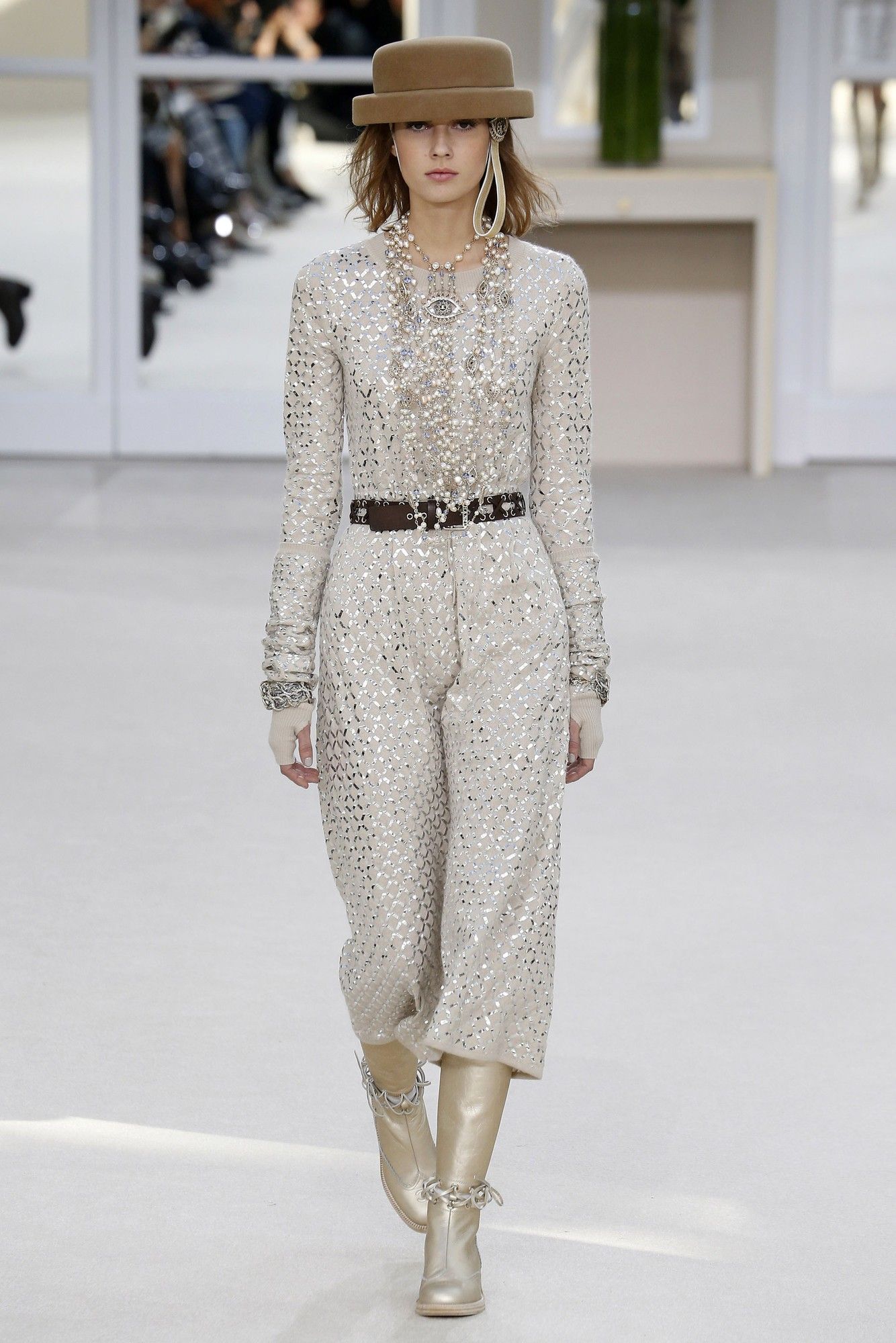 Коллекция Chanel прет-а-порте сезона осень-зима 2016-2017_75