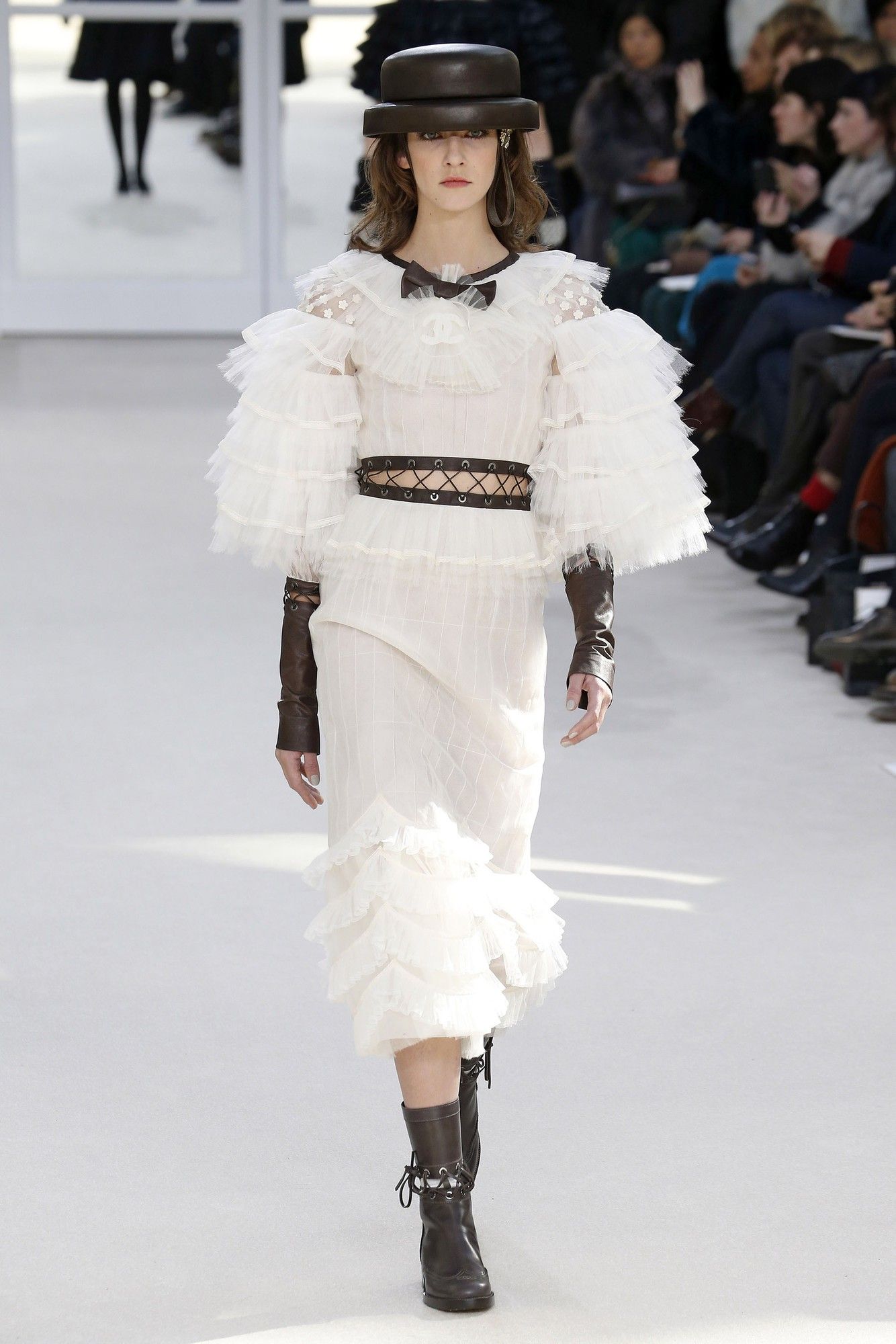 Коллекция Chanel прет-а-порте сезона осень-зима 2016-2017_89