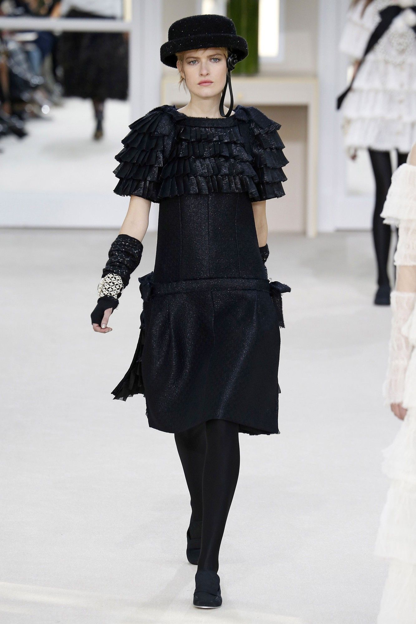 Коллекция Chanel прет-а-порте сезона осень-зима 2016-2017_85