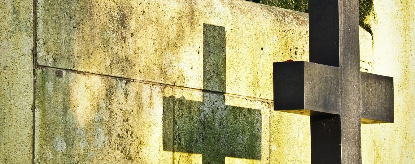 На Львівщині невідомі обікрали могилу священика на 40 тисяч гривень