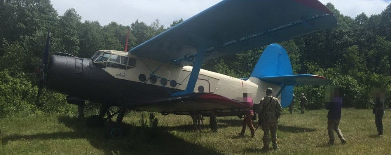 На Волині СБУ вилучила літак, яким здійснювалася контрабанда бурштину та зброї до ЄС
