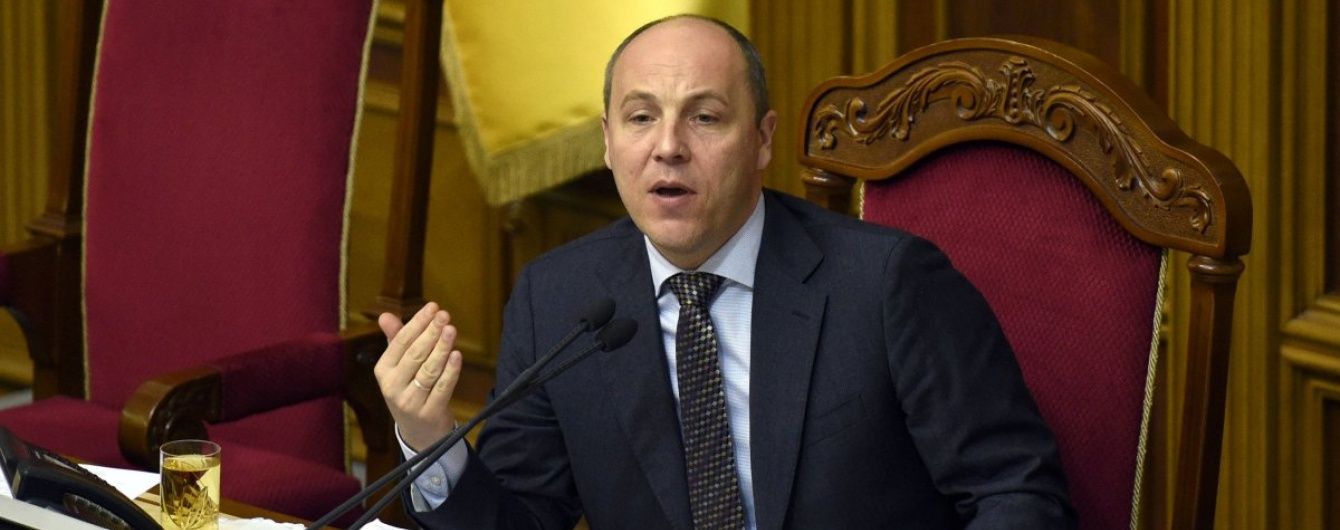 Рада достроково закрилася після бійки й невдалих голосувань