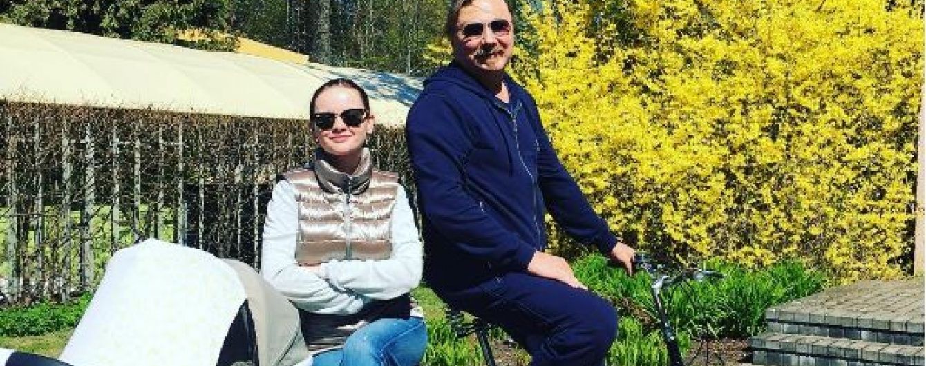 Дружина Ігоря Ніколаєва неабияк зворушила відеофрагментом із першим словом донечки