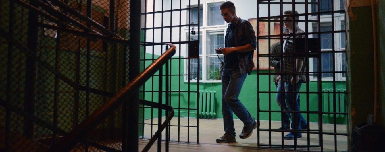 Российские заключенные проткнули животы гвоздями из-за пыток