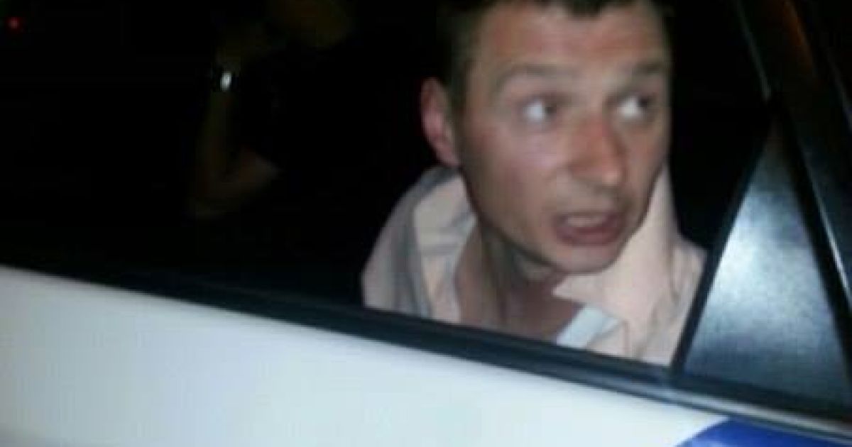 Під Львовом п'яний поліцейський погрожував таксисту пістолетом і відмовлявся сплачувати за проїзд