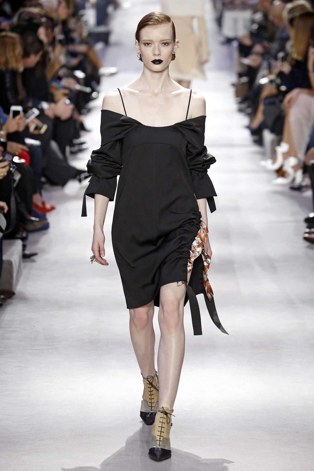 Коллекция Christian Dior прет-а-порте сезона осень-зима 2016-2017_23