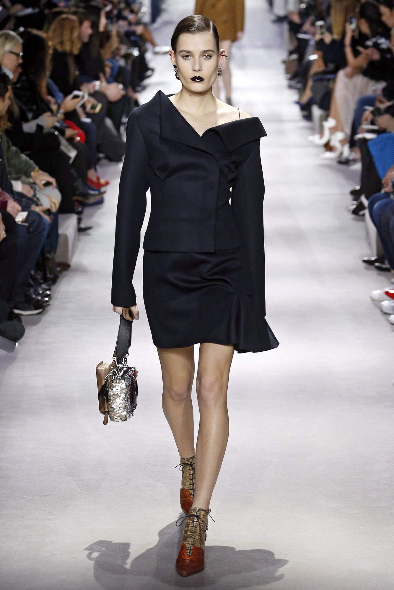 Коллекция Christian Dior прет-а-порте сезона осень-зима 2016-2017_30