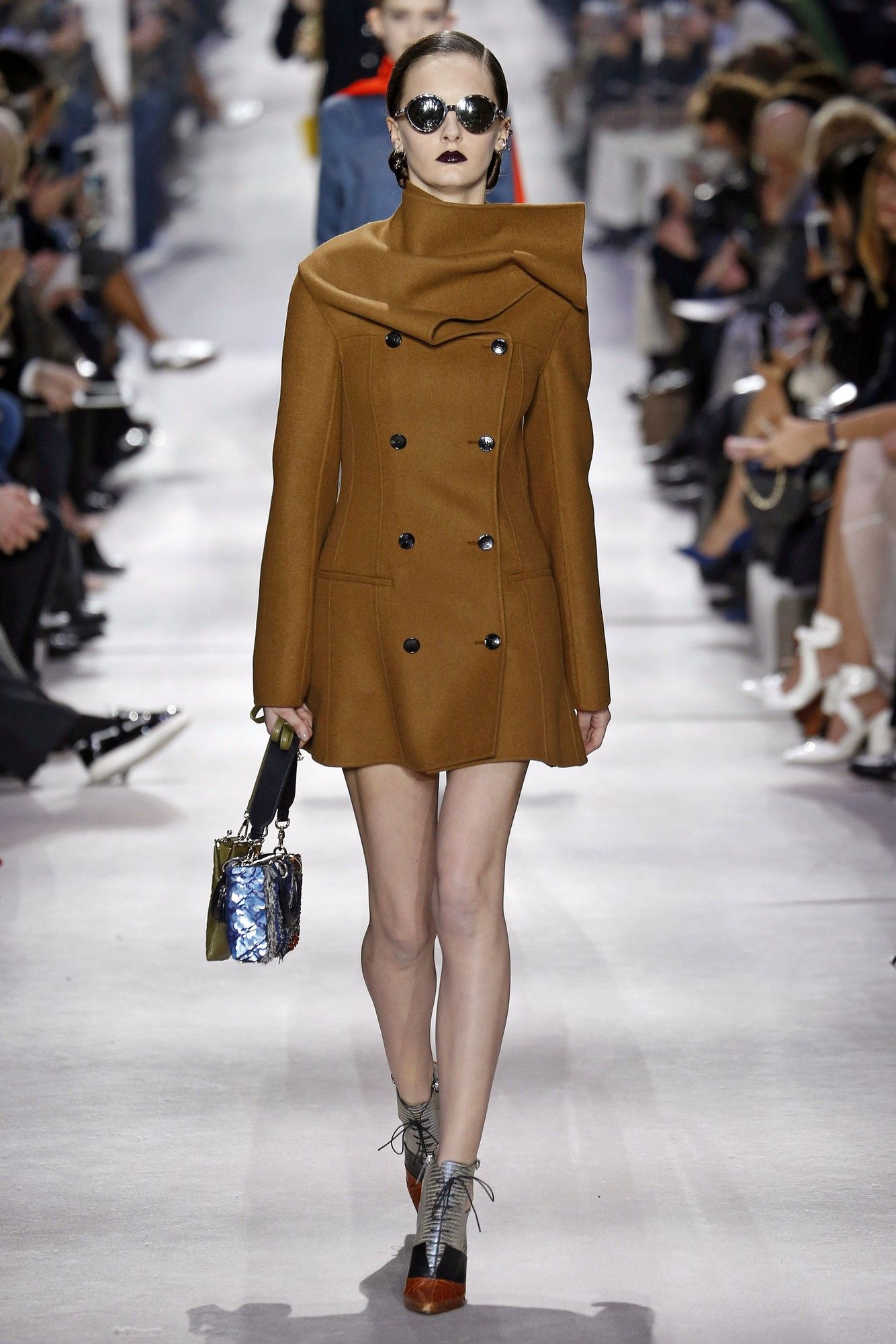 Коллекция Christian Dior прет-а-порте сезона осень-зима 2016-2017_31