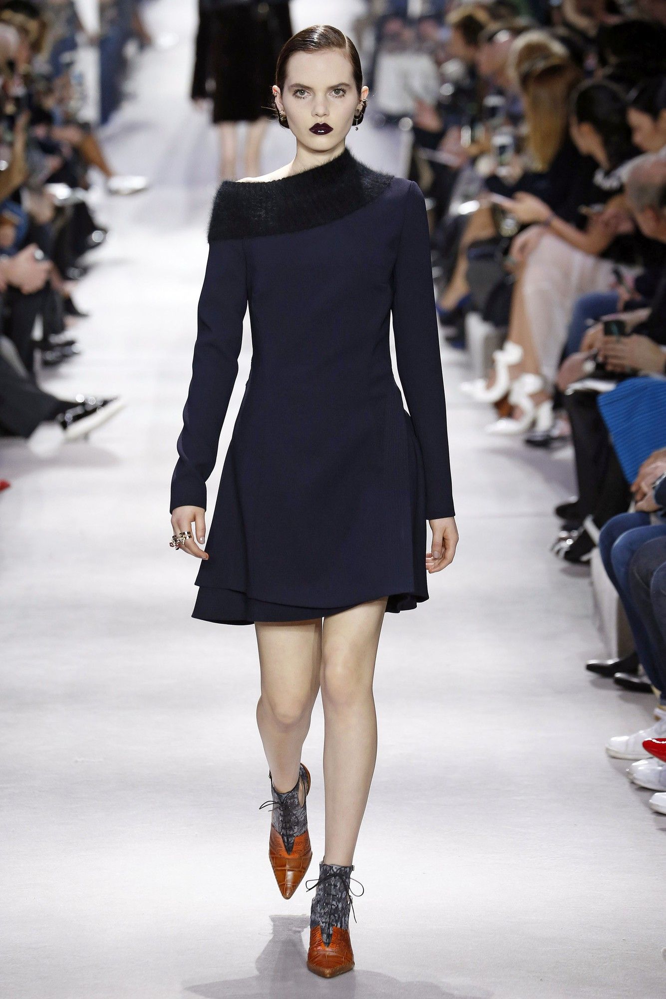 Коллекция Christian Dior прет-а-порте сезона осень-зима 2016-2017_26