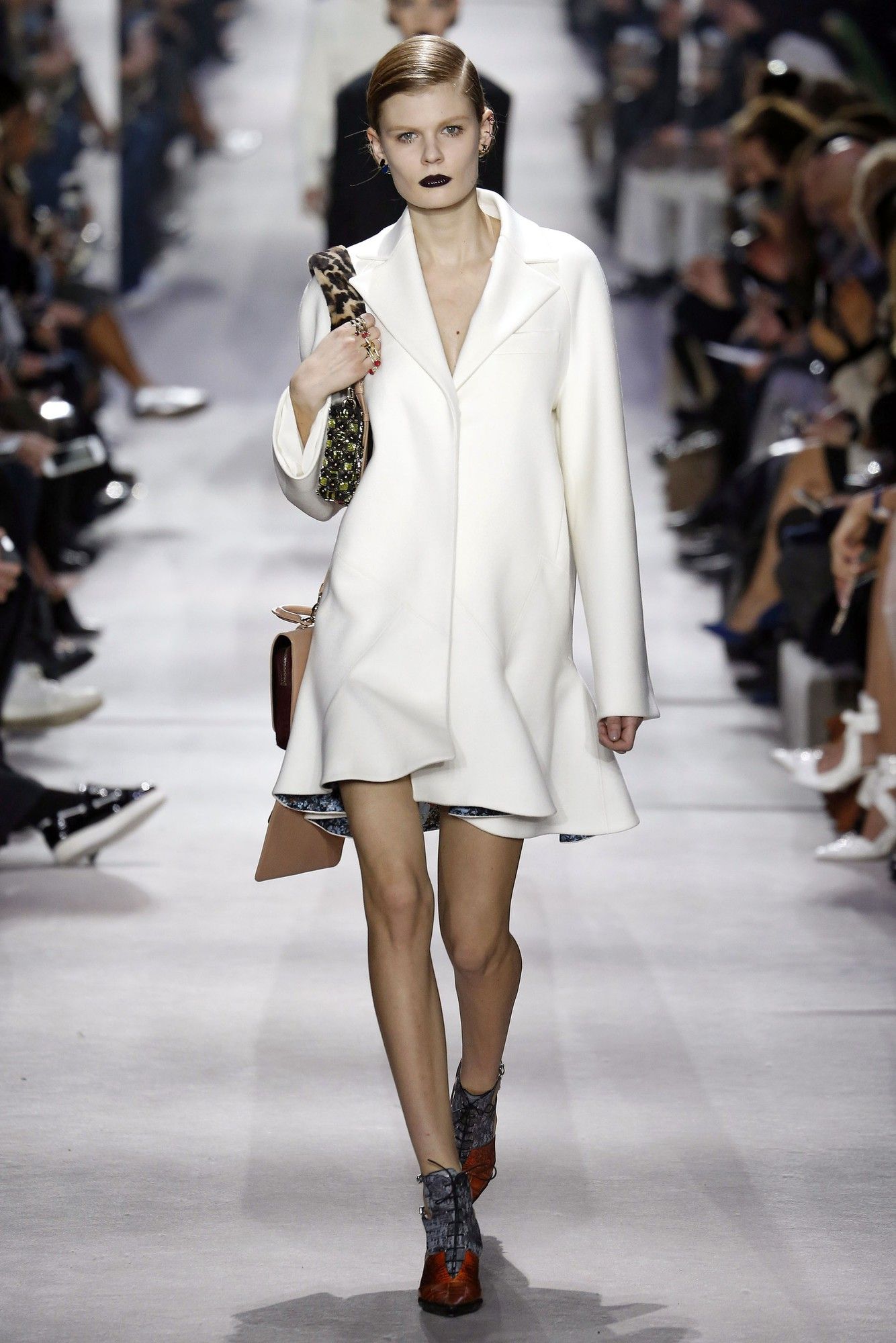 Коллекция Christian Dior прет-а-порте сезона осень-зима 2016-2017_35