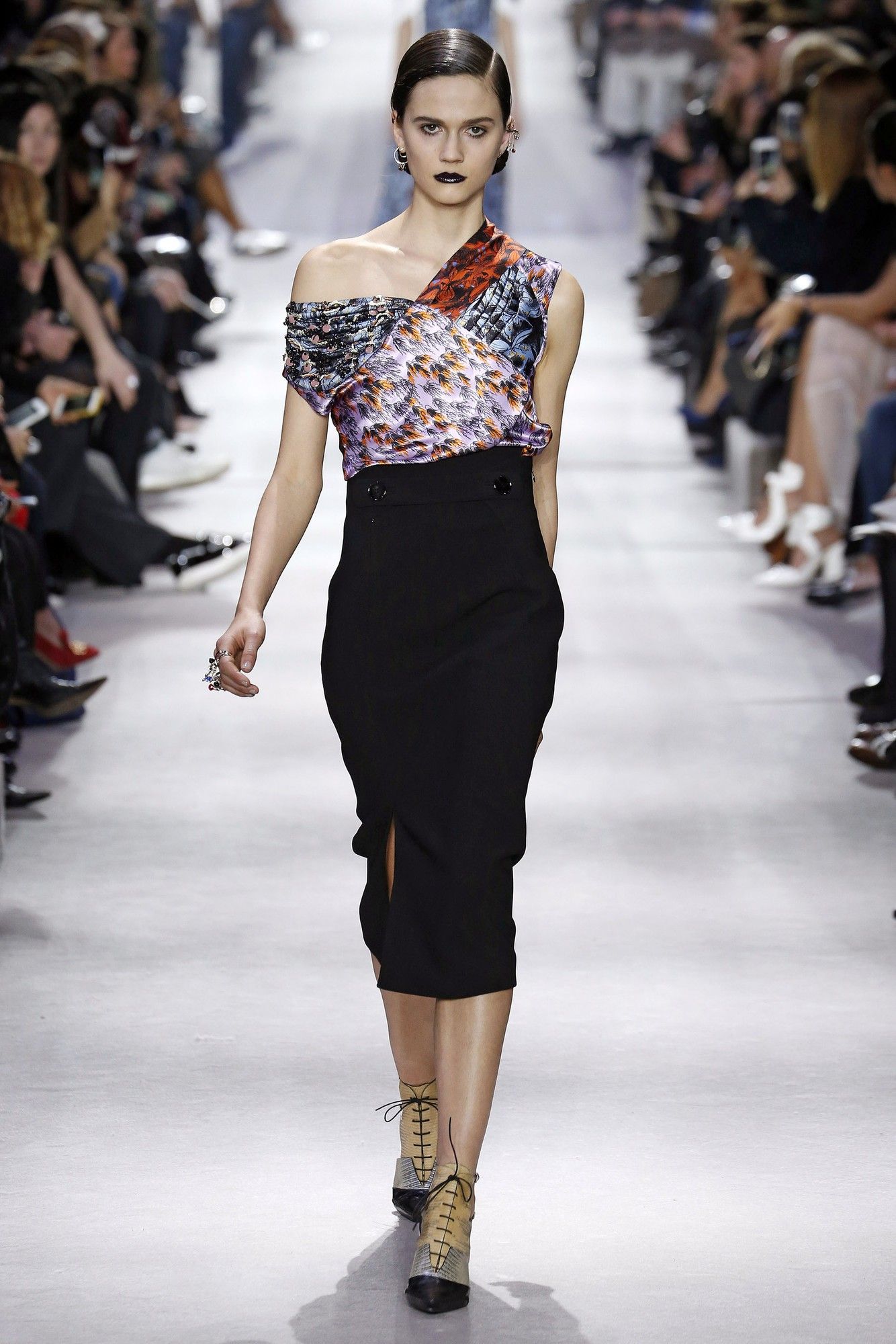 Коллекция Christian Dior прет-а-порте сезона осень-зима 2016-2017_45