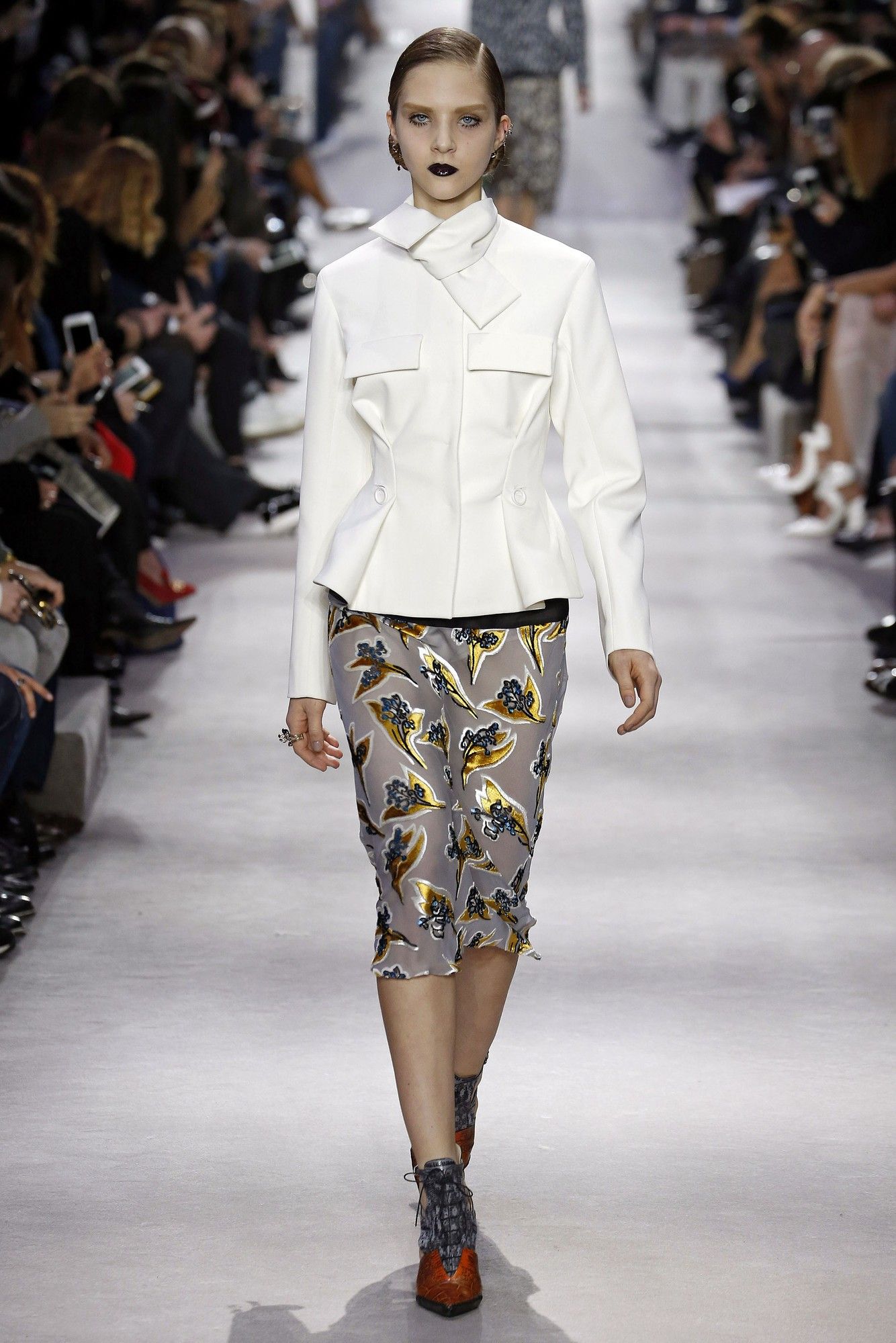 Коллекция Christian Dior прет-а-порте сезона осень-зима 2016-2017_37