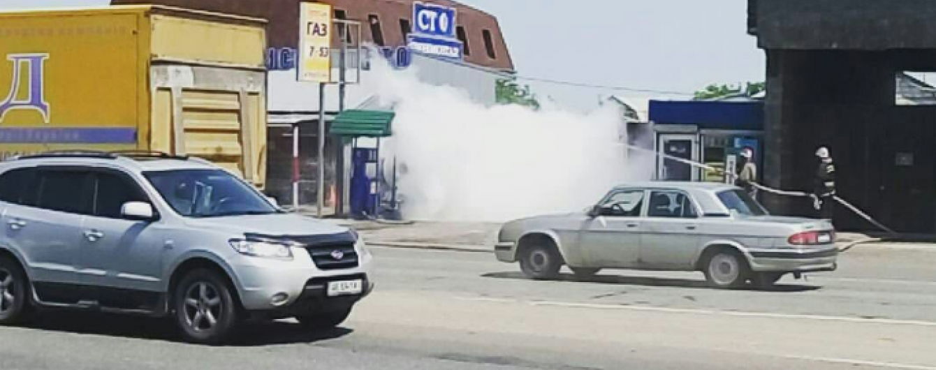 В Киеве на Кольцевой дороге образовалась пробка из-за разгерметизации газовой заправки