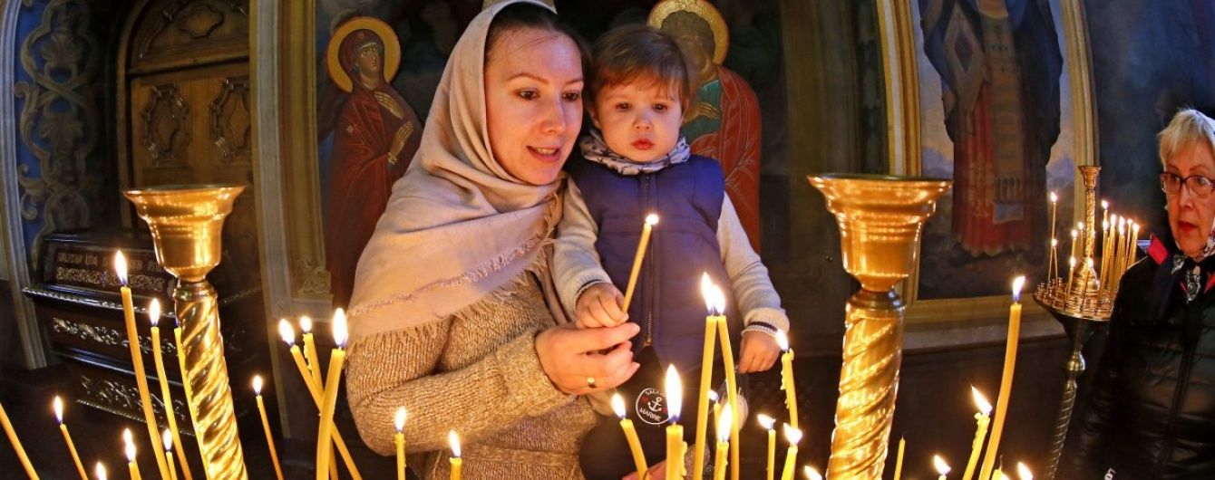 Активісти збирають підписи до Вселенського патріарха, щоб об'єднати українські церкви