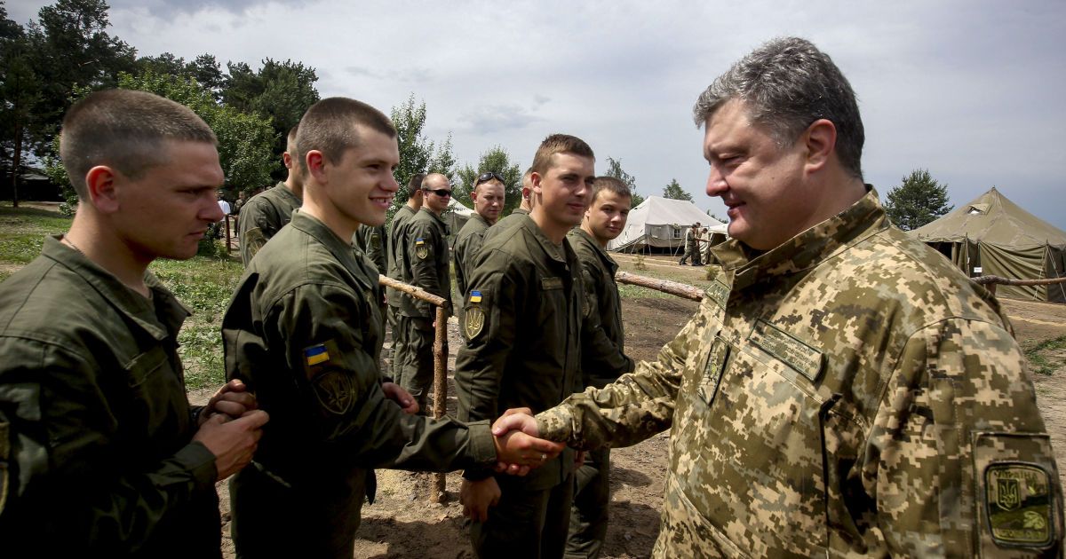 Демобілізованих військових замінять контрактники - Порошенко