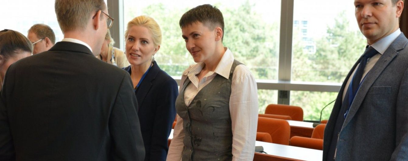 Савченко у ПАРЄ виступила у власноруч зшитому костюмі і військових туфлях
