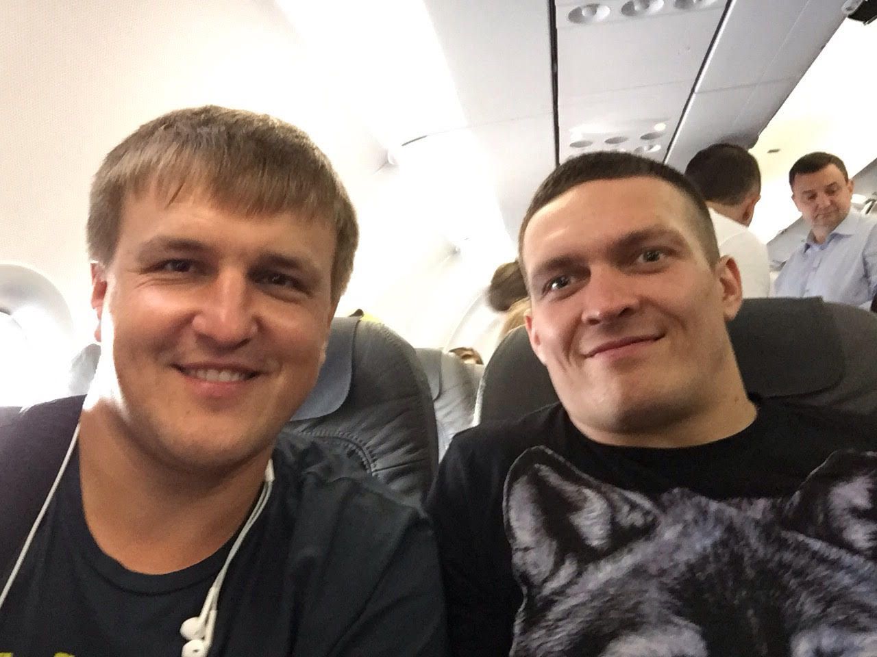 Усик полетів до Польщі