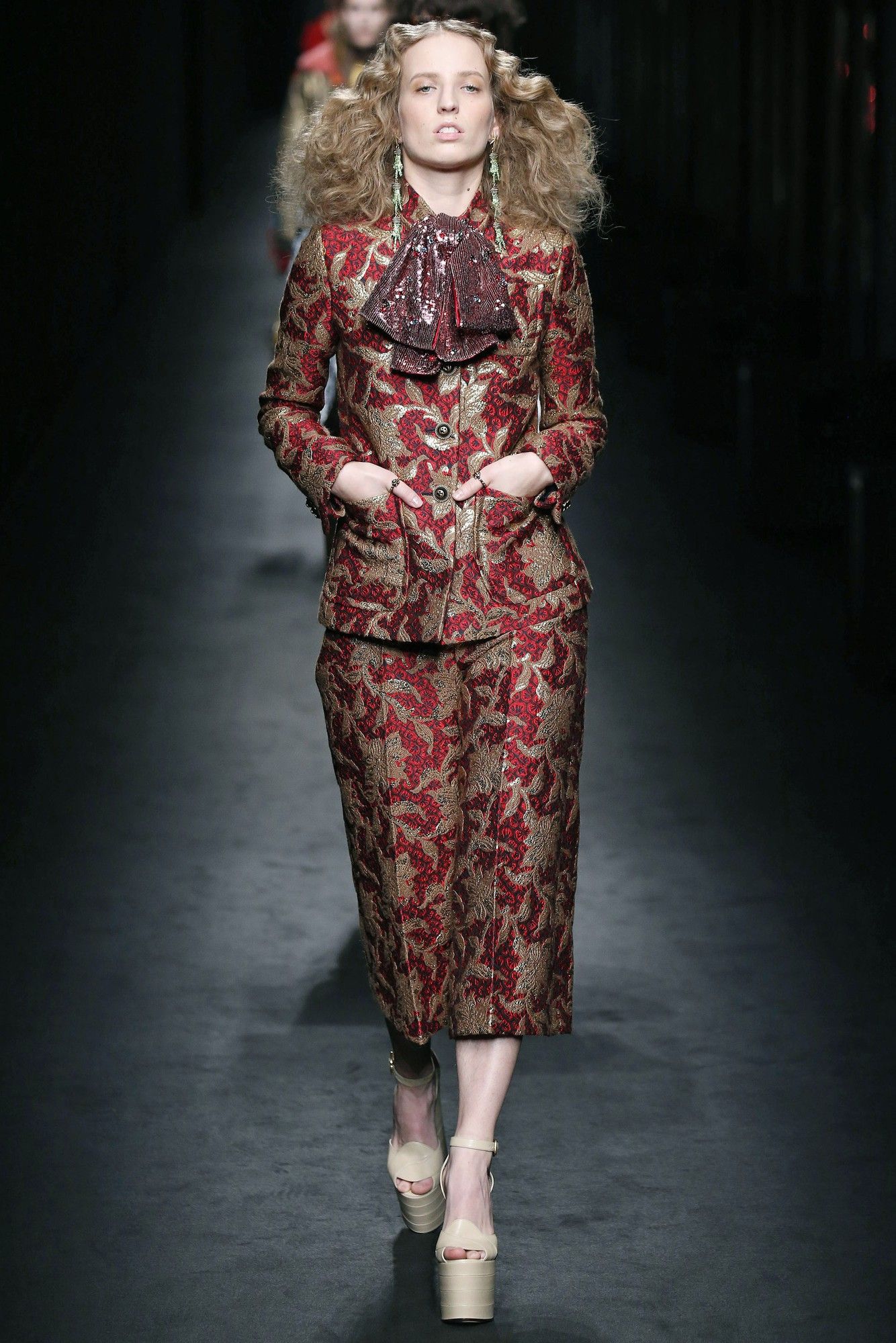 Коллекция Gucci прет-а-порте сезона осень-зима 2016-2017_43