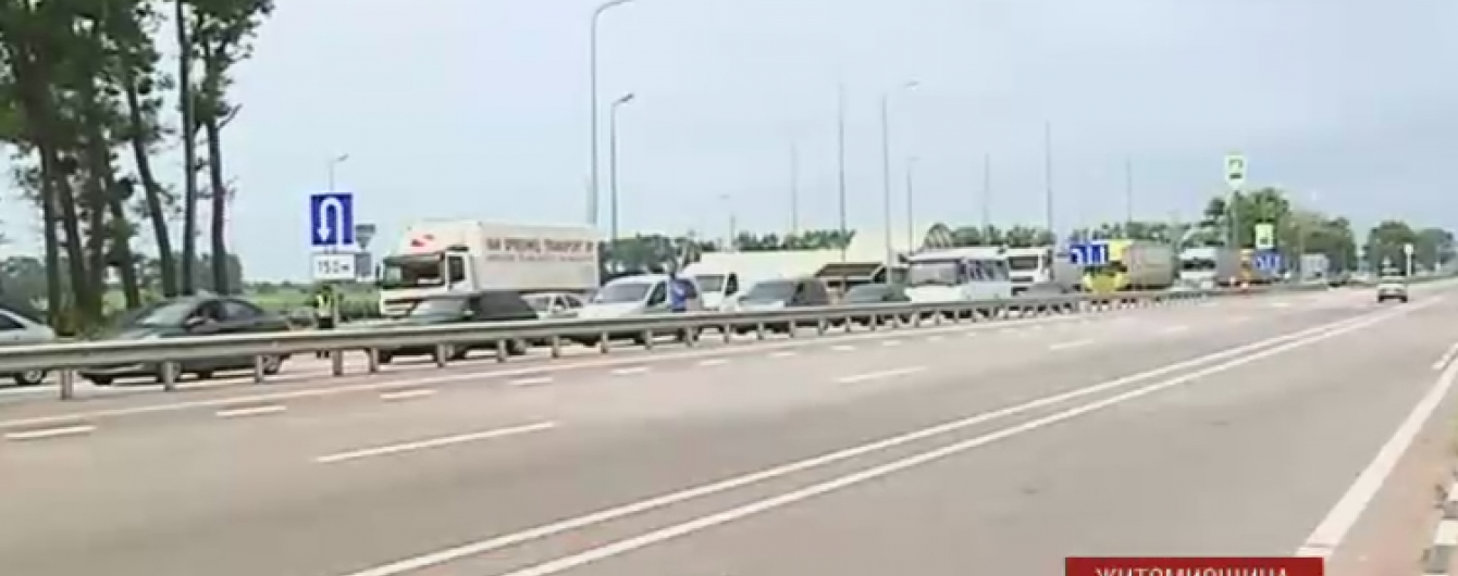 Учасники АТО вимагали своїх ділянок, перекривши трасу Київ-Чоп