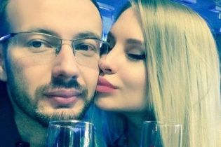 Син Таїсії Повалій показав фото зі свого весілля у річницю свята